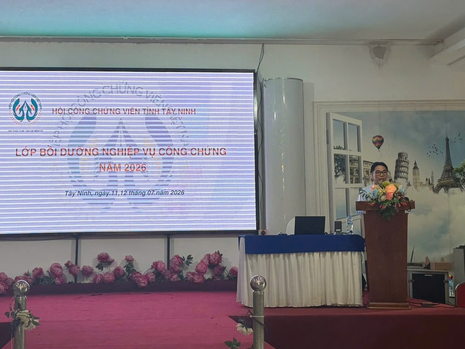 Ông Trần Văn Châu – Chủ tịch Hội công chứng viên tỉnh Tây Ninh phát biểu tại hội nghị.
